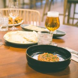 Raciones y cerveza